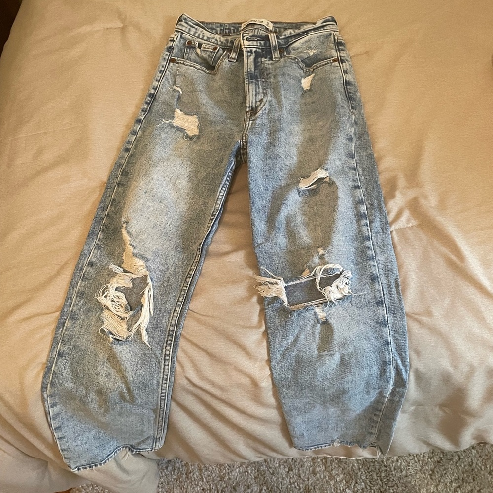 Abercrombie & Fitch distressed high rise ankle straight jeans